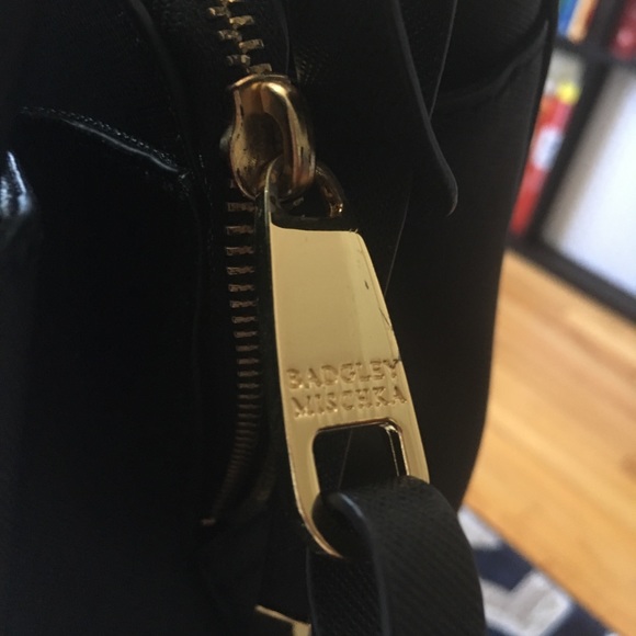 Badgley Mischka Saffiano leather shoulder bag - Picture 7 of 7